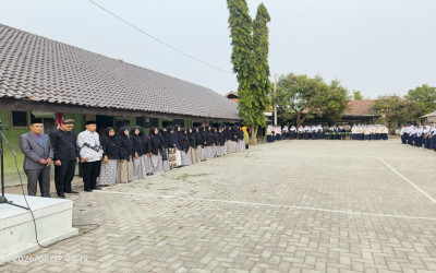 Gelorakan Semangat Juang, Segenap Civitas MTsN 3 Indramayu Ikuti Upacara HUT ke-81 RI dengan Penuh Khidmat