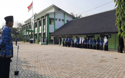 Upacara Peringatan Hari Kebangkitan Nasional Ke-116 MTsN 3 Indramayu